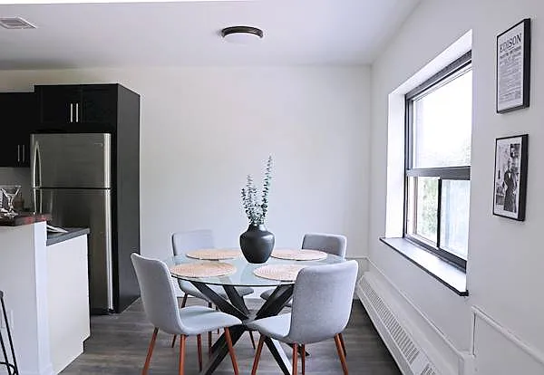 936 King St W #201 — Photo 6