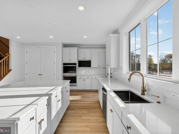 42139 Gilded Stone Ter, Ashburn, VA 20148