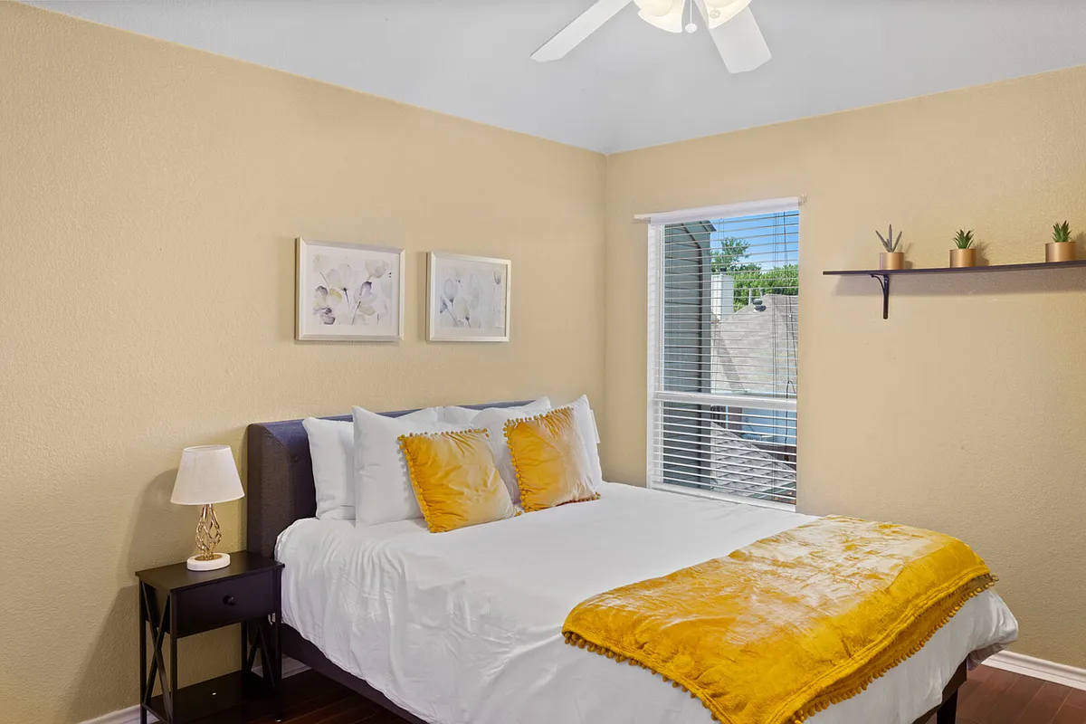 Building Photo - Kings Canyon Dr