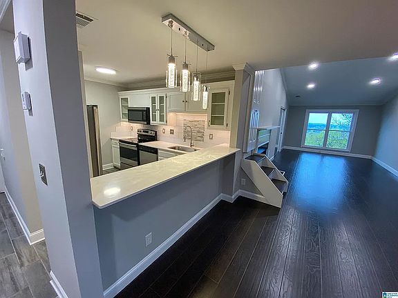 4th image of 2455 Arlington Cres APT F