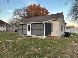 207 S 4th St, Savannah, MO 64485