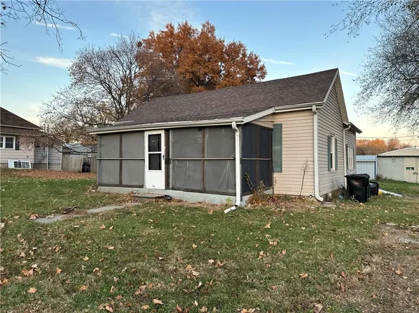 207 S 4th St, Savannah, MO 64485