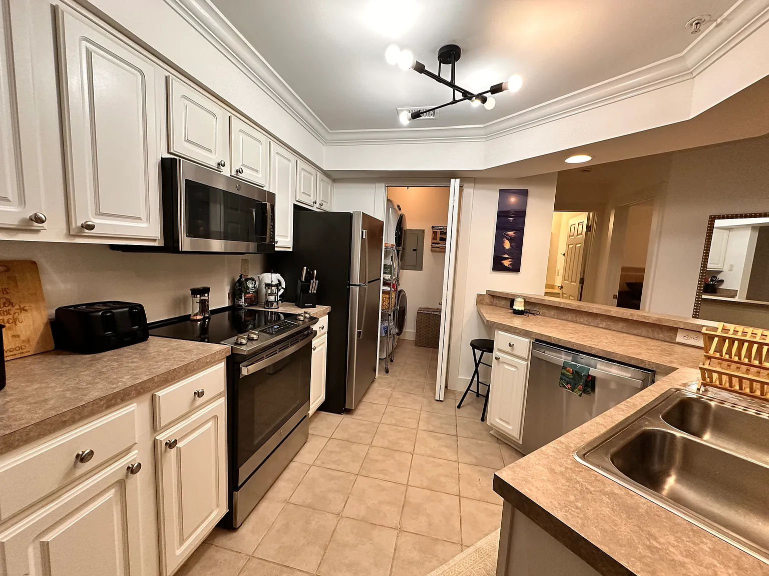 1 bed, 769 sqft, $2,000 — Photo 2