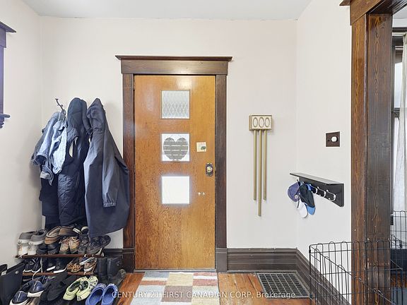 3rd image of 95 Myrtle St N