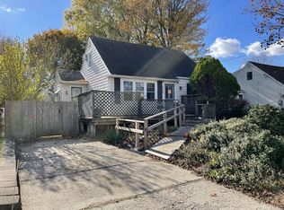 233 43rd St, Lindenhurst, NY 11757