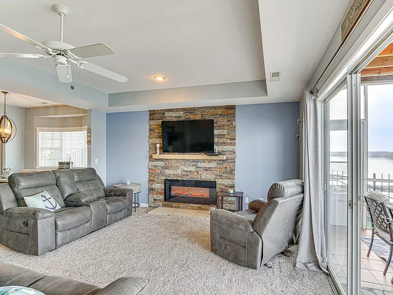 200 E Harbour Towne Dr #E203 — Photo 4