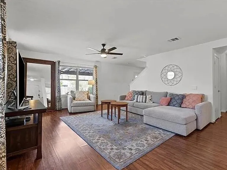 4515 Cottonwood St — Photo 3
