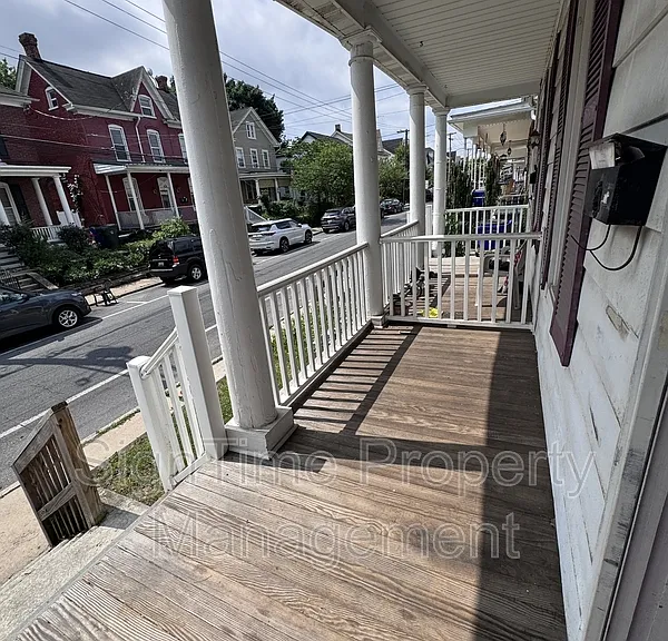 627 N Mulberry St — Photo 3
