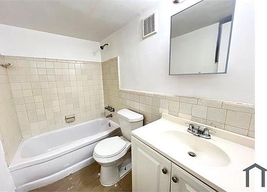 2nd image of 17031 NE 21st Ave