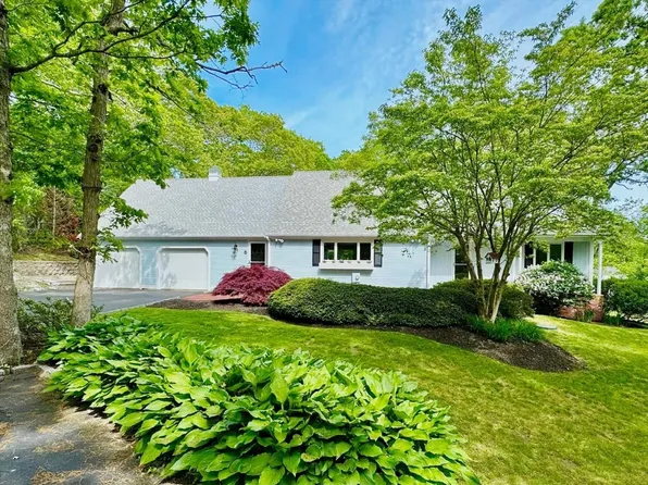 5 Horseshoe Cir, Sandwich, MA 02563