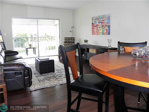 5th image of 940 Hillcrest Ct APT 304