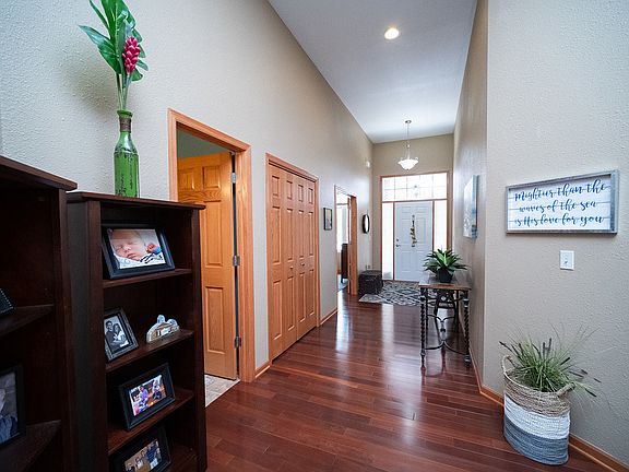 3rd image of 3765 Lakeview Dr #3765