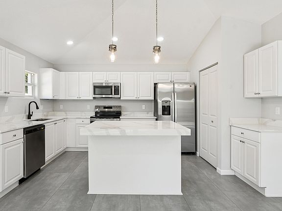 4th image of 5232 SE 55th Terrace