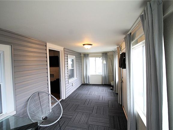 3rd image of 1853 Shaw Ave