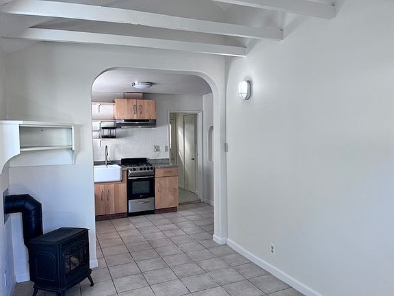 2nd image of 915 40th Ave