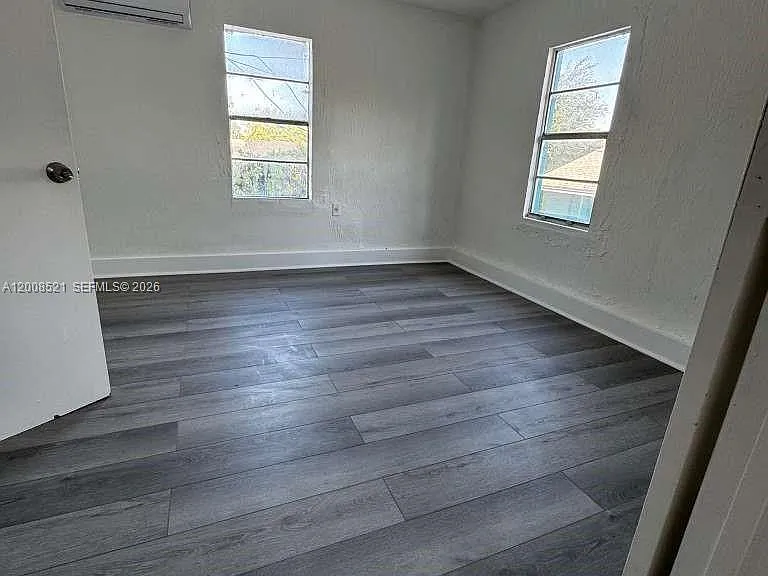 1121 NW 40th St #4 — Photo 5