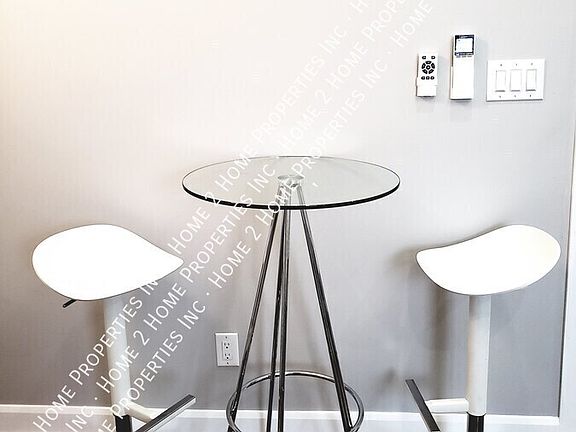 4th image of 1156 Wyandotte St E #3