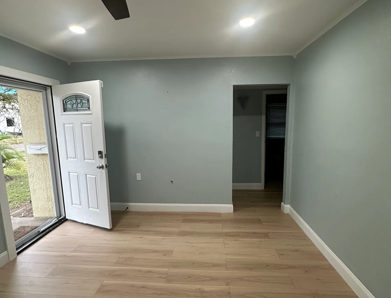 3 bed, 1337 sqft, $3,200 — Photo 2