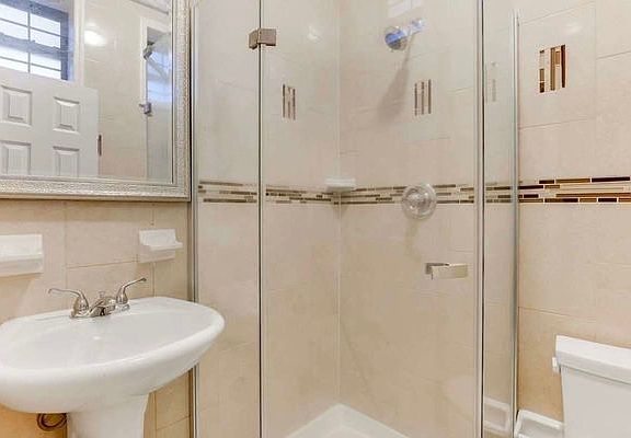 5th image of 800 Macdonough St #2C