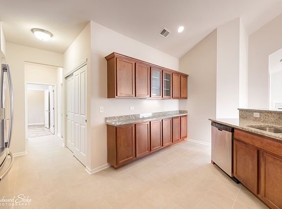 4th image of 602 Schumann St #29-D