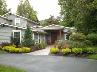 26 Woodside Rd, Chagrin Falls, OH 44022