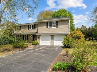 160 Sage Dr, Warwick, RI 02886
