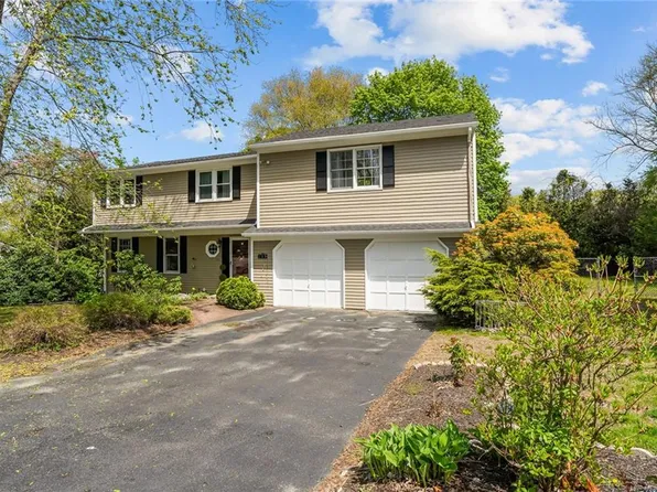 160 Sage Dr, Warwick, RI 02886