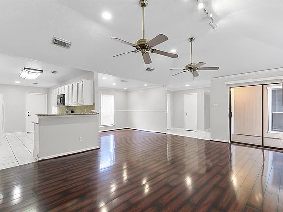 5th image of 21302 Park Bend Dr