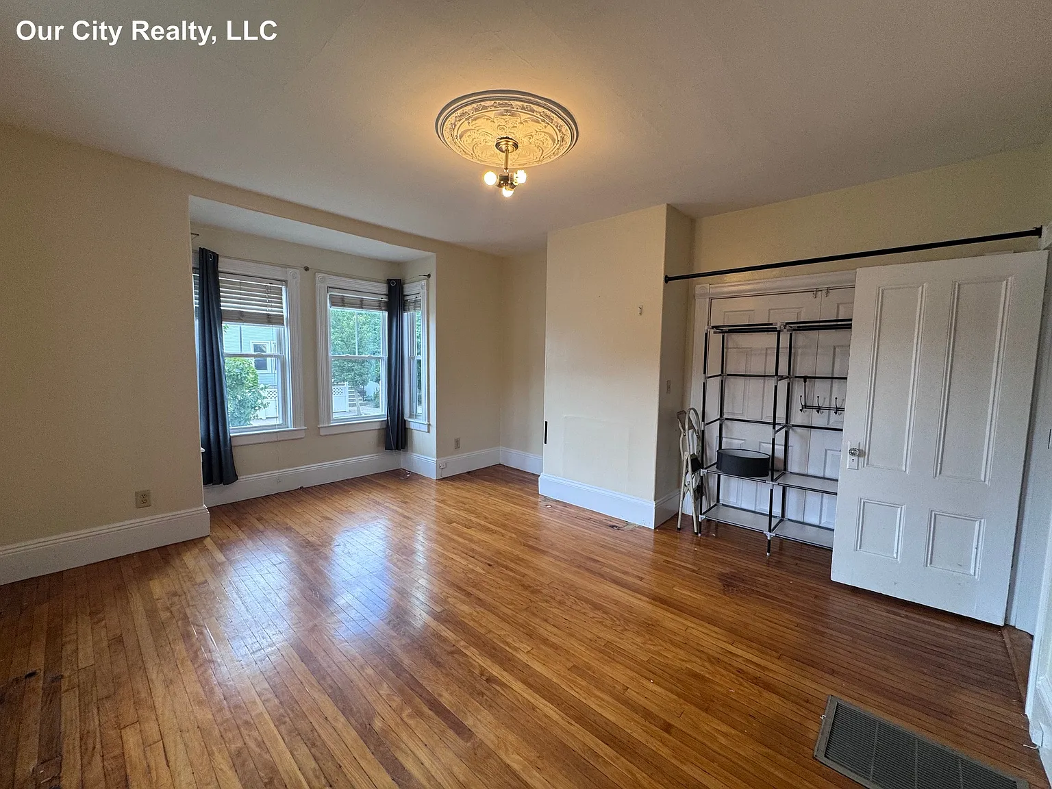 3 bed, $2,900 — Photo 2