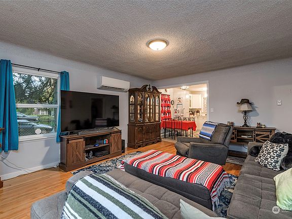 4th image of 10904 Lakeview Avenue SW