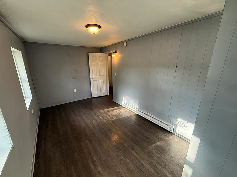 907 Pershing Ave — Photo 10