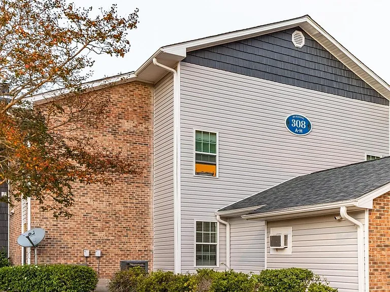 Keswick Apartments — Photo 11