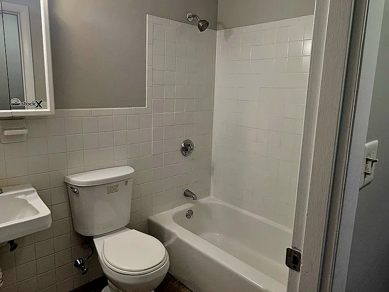 240 Broadway — Photo 10