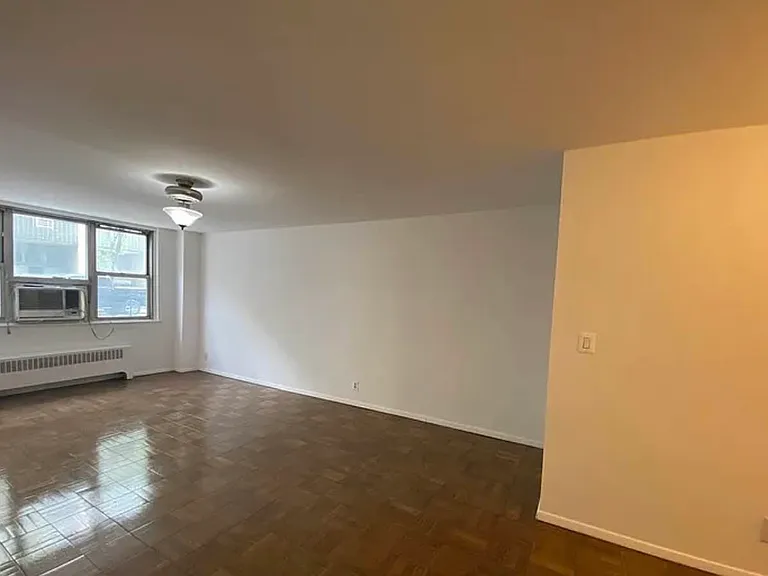 240 E 35th St #1G — Photo 7