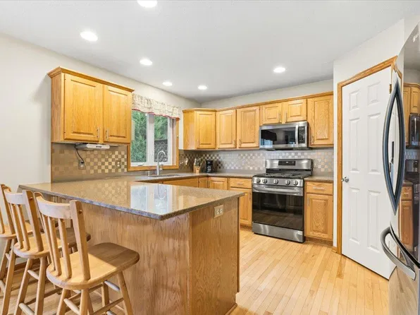 8549 Woodland Curv, Saint Bonifacius, MN 55375