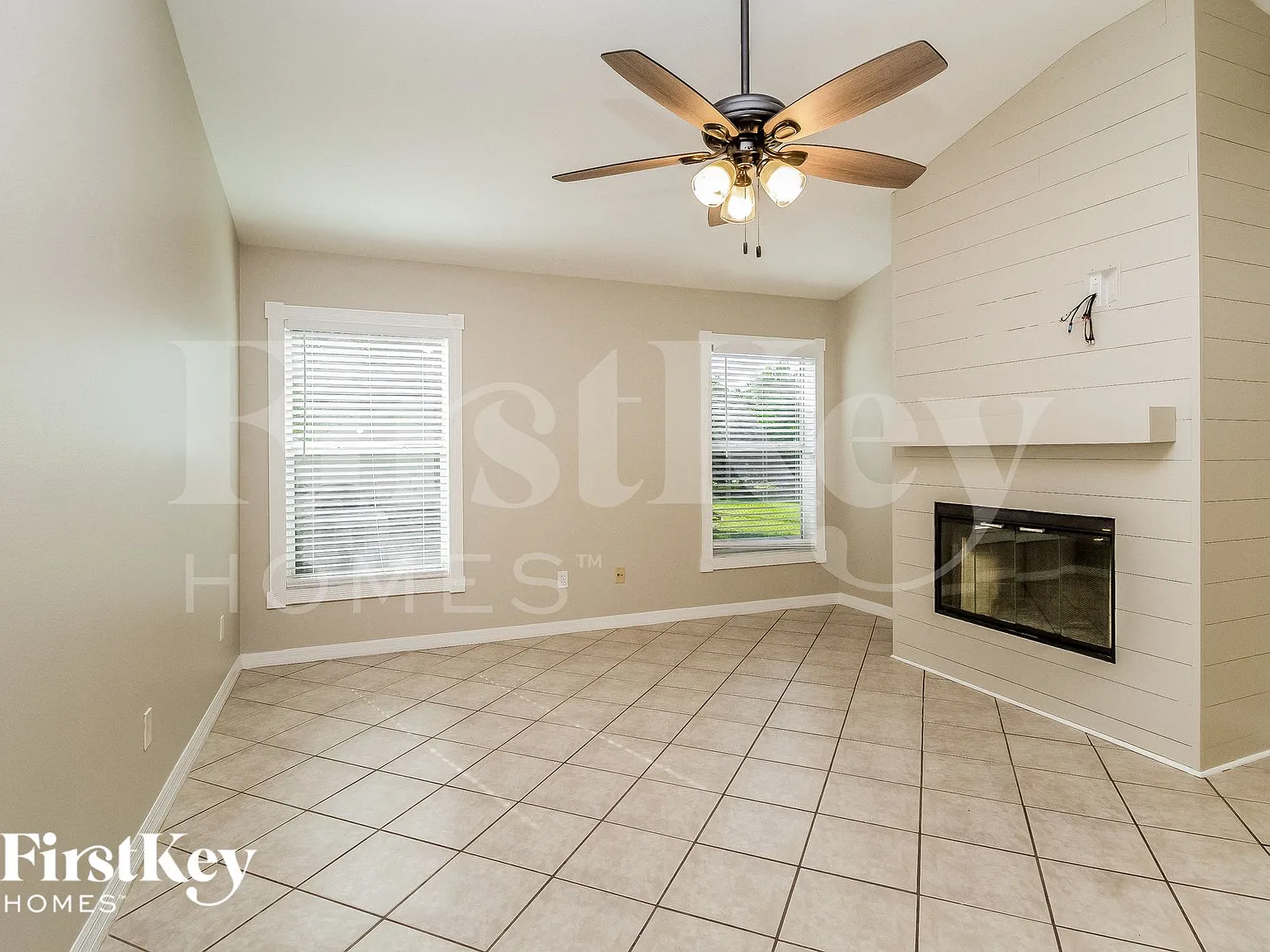 4 bed, 2.0 bath, 1979 sqft, $2,315 — Photo 2