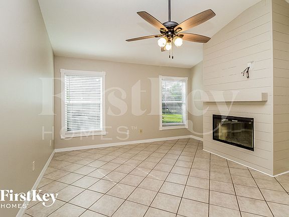 2nd image of 813 Arbor Hill Cir