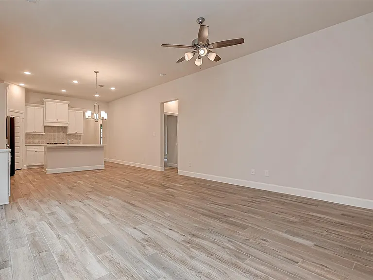 308 Mullins Ct — Photo 9