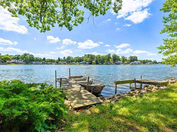 4th image of 877 Harbor Ct