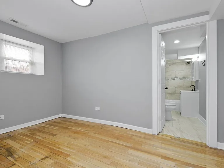 5201 S Calumet Ave — Photo 12