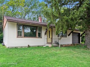 82 Alameda Dr, Carpentersville, IL 60110