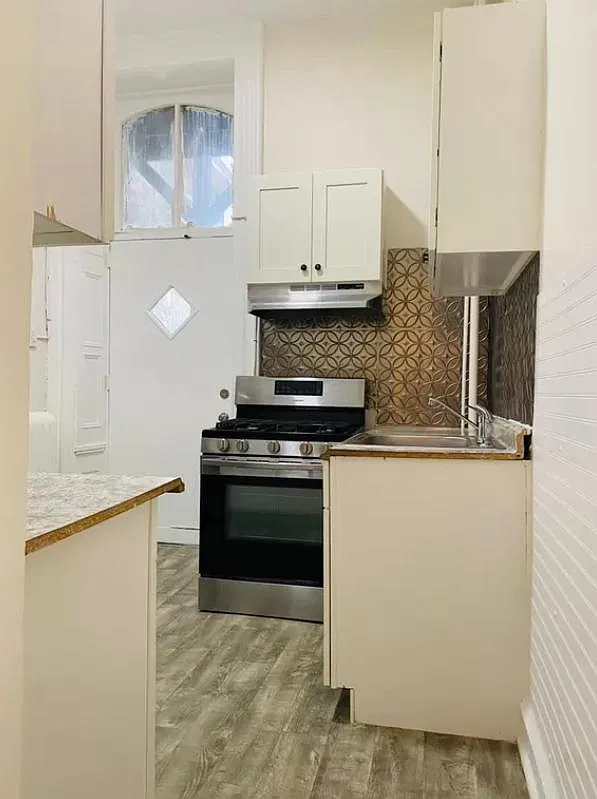 90 E Johnson St — Photo 3