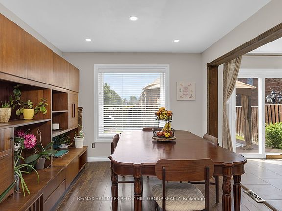 5th image of 35 Victorway Dr