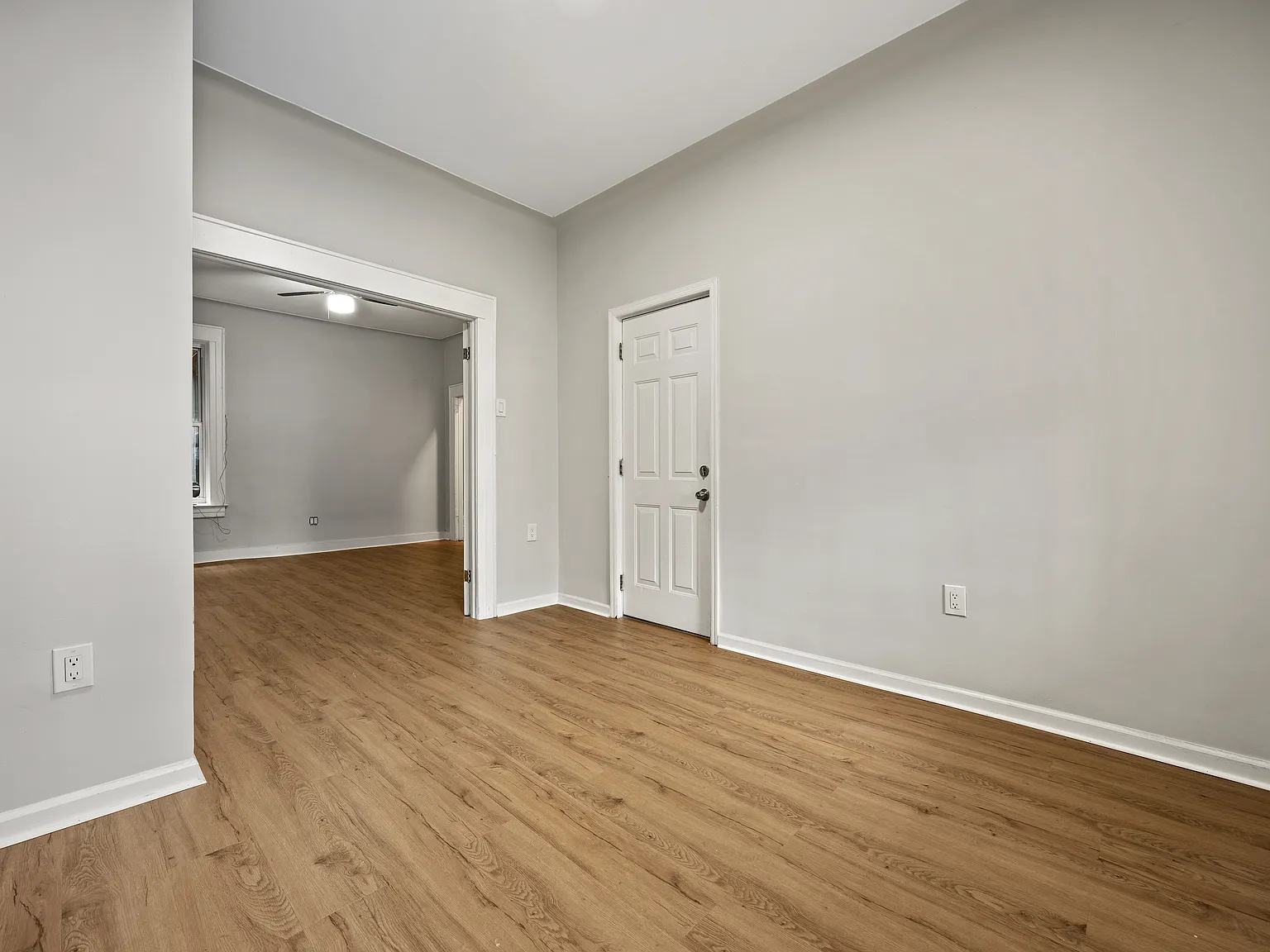3 bed, 747 sqft, $3,300 — Photo 3