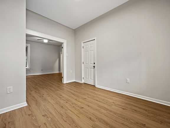 3rd image of 325 Autumn Ave APT 1