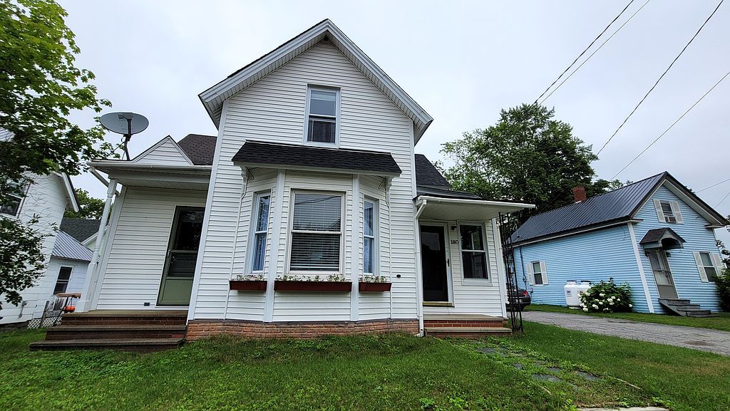 180 4th St - Property Image