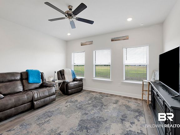 5th image of 4163 Montague Dr