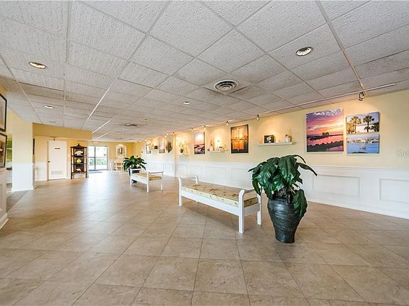4th image of 31 Island Way APT 905