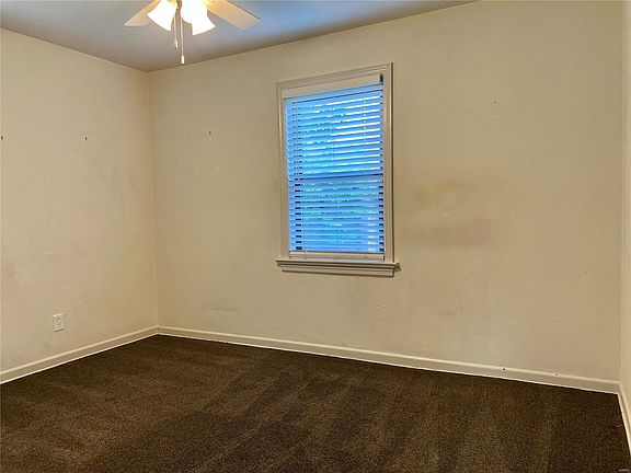 5th image of 8 Saint Thomas Ct