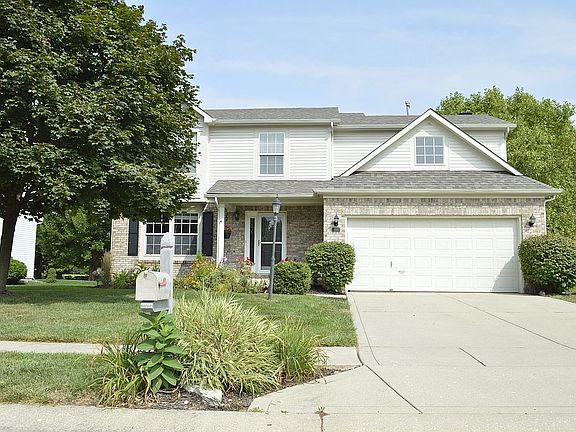 3rd image of 18 W Woodsage Ct